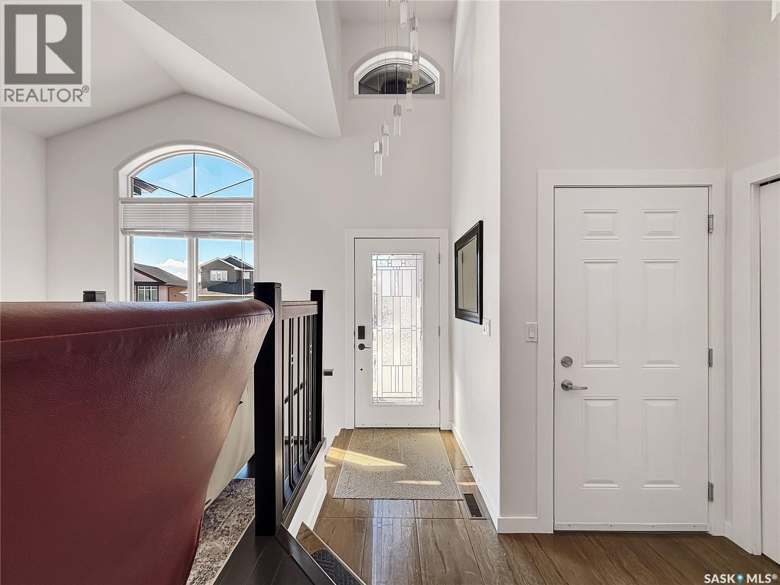 451 Hastings Crescent, Saskatoon, Saskatchewan  S7V 0C8 - Photo 2 - SK034279