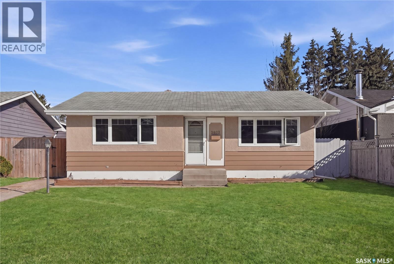 2022 Easthill, Saskatoon, Saskatchewan  S7J 3C7 - Photo 1 - SK034164