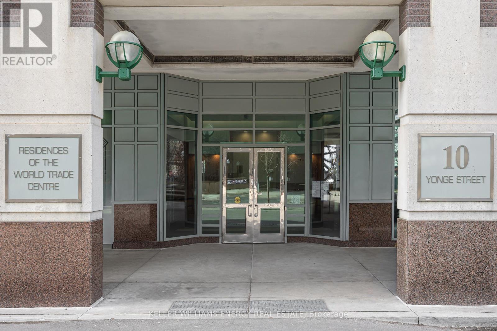 1604 - 10 Yonge Street, Toronto, Ontario  M5E 1R4 - Photo 2 - C12873048