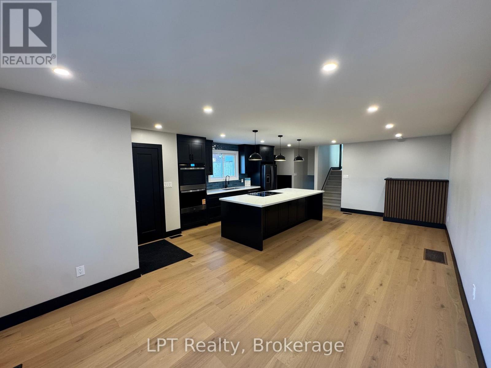 1281 Oxford Street, Oshawa, Ontario  L1J 3W5 - Photo 4 - E13058006