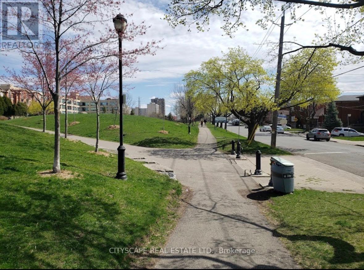 Main - 459 Hopewell Avenue, Toronto, Ontario  M6E 2S4 - Photo 14 - W12959608