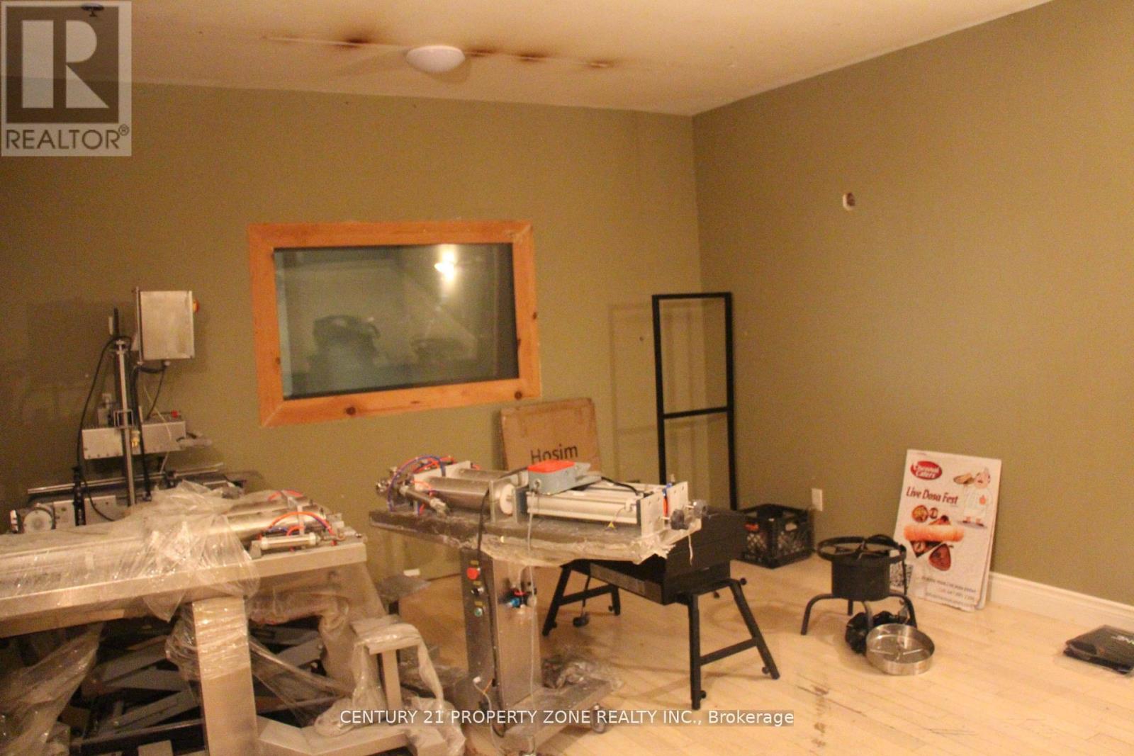 53 & 54 - 173 Advance Boulevard, Brampton, Ontario  L6T 4Z7 - Photo 3 - W12960362