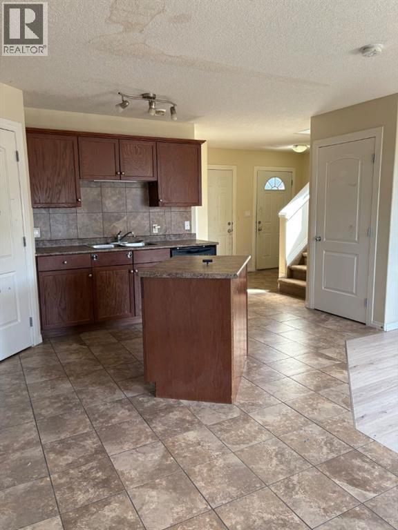 32, 6802 50 Avenue, Camrose, Alberta  T4V 5C7 - Photo 2 - A2271269