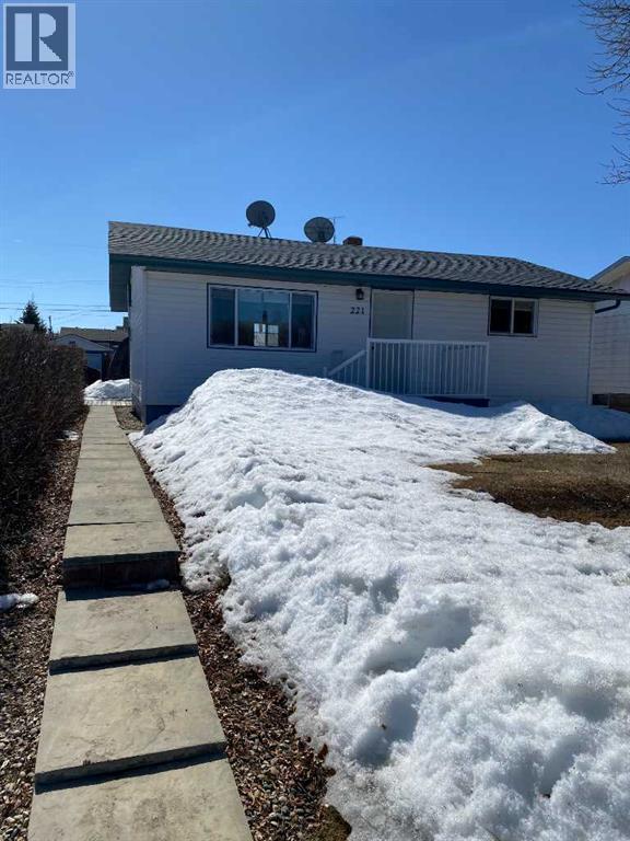 221 2nd Avenue SW, Manning, Alberta  T0H 2M0 - Photo 2 - A2305497