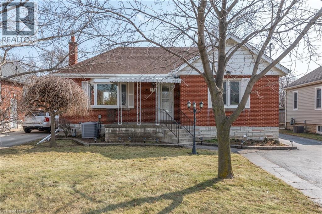 256 Gray Road, Stoney Creek, Ontario  L8E 1V1 - Photo 3 - 40811641