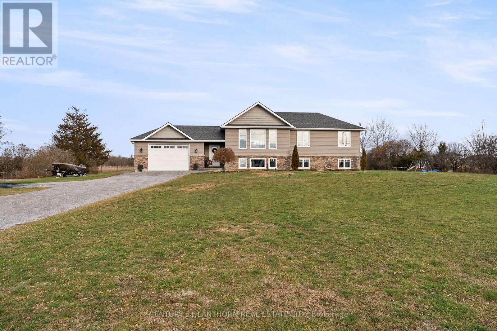 20846 LOYALIST PARKWAY, Prince Edward County, Ontario