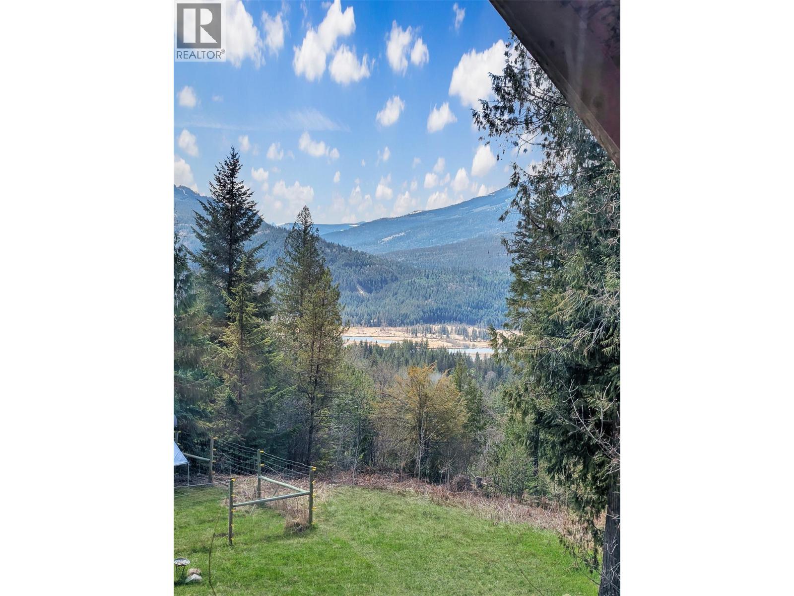 8907 Martens Road, Slocan, British Columbia  V0G 2C0 - Photo 2 - 10384864