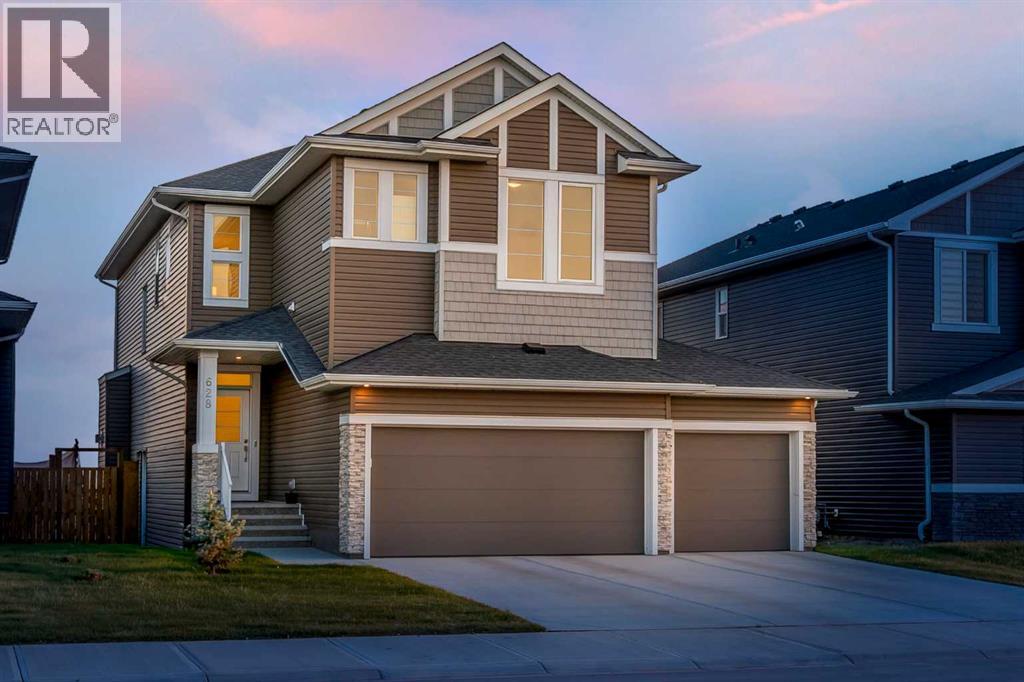 628 West Lakeview Drive, Chestermere, Alberta  T1X 1Z7 - Photo 1 - A2297237