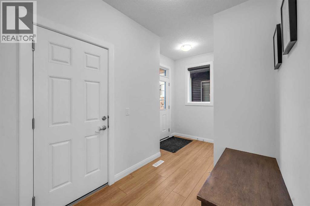 628 West Lakeview Drive, Chestermere, Alberta  T1X 1Z7 - Photo 2 - A2297237