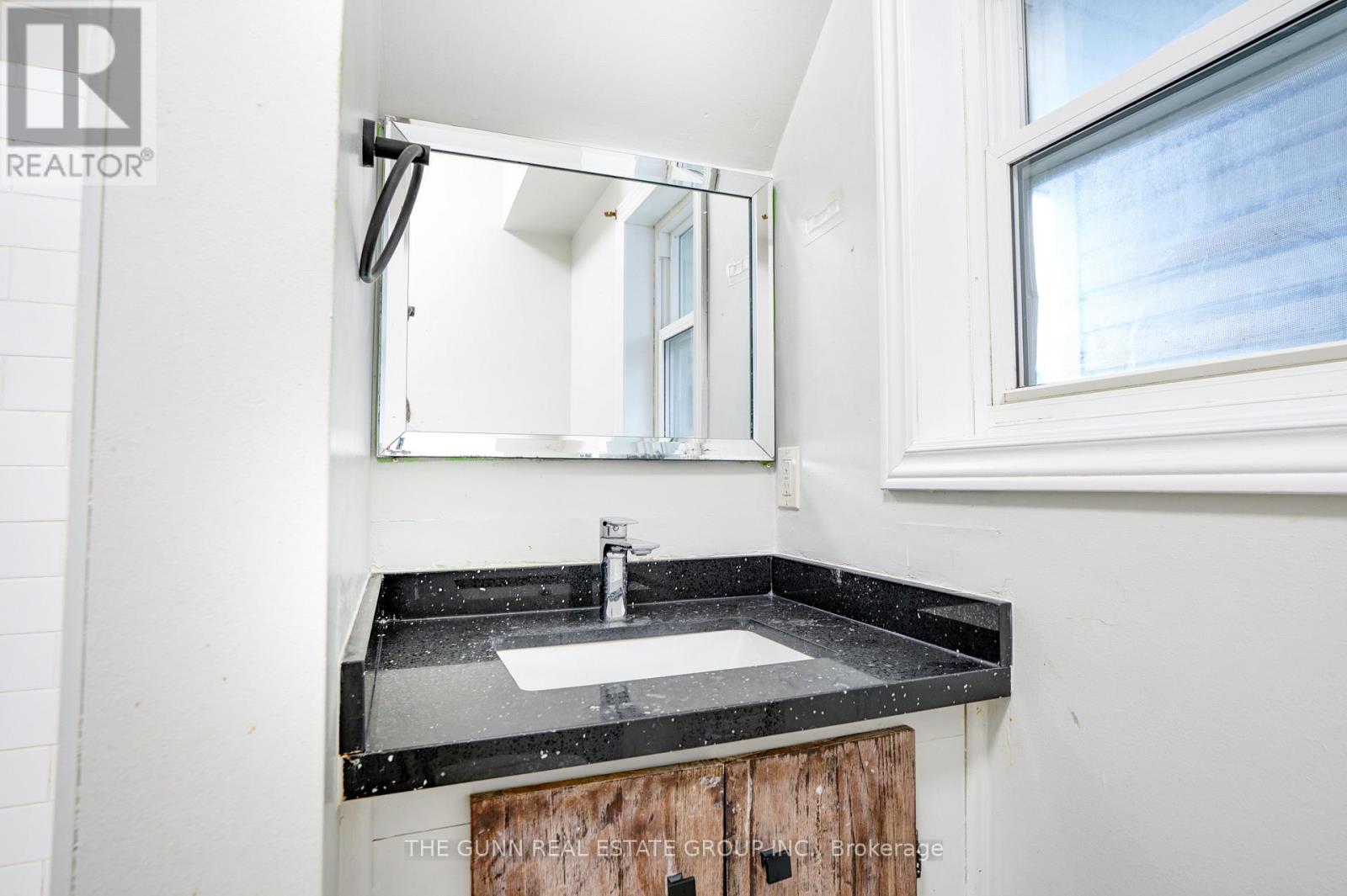 1048 Dundas Street, London East, Ontario  N5W 3A5 - Photo 33 - X13057898