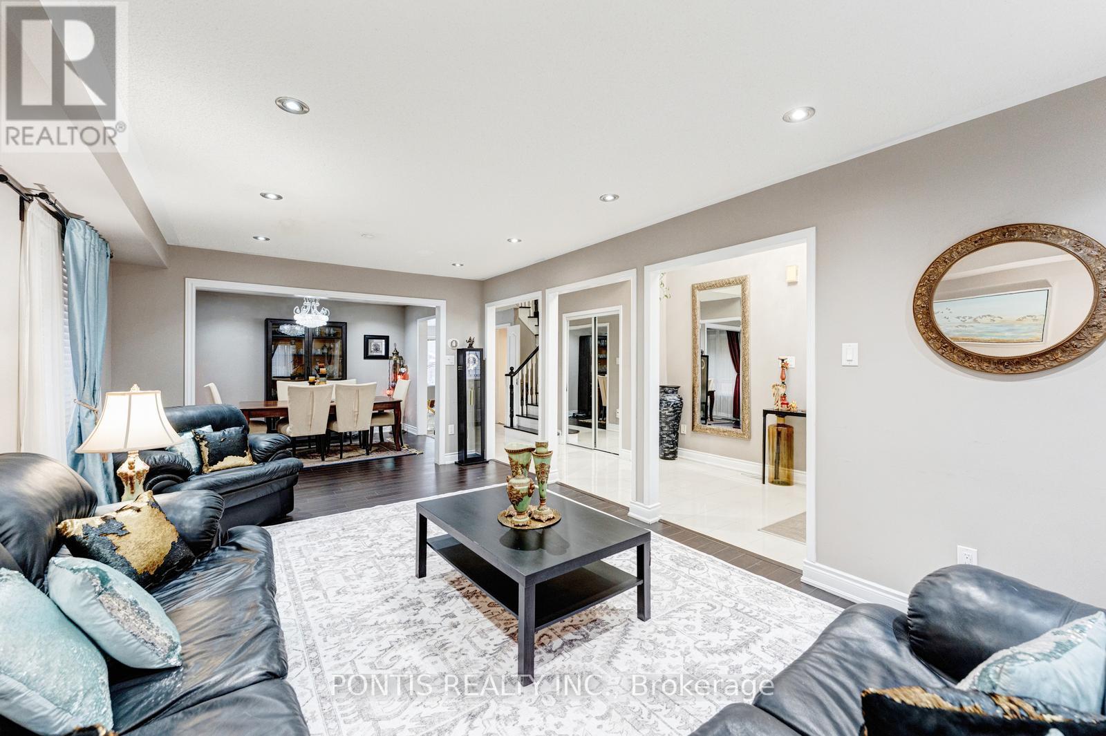 48 Sawston Circle, Brampton, Ontario  L7A 2N7 - Photo 4 - W13055448