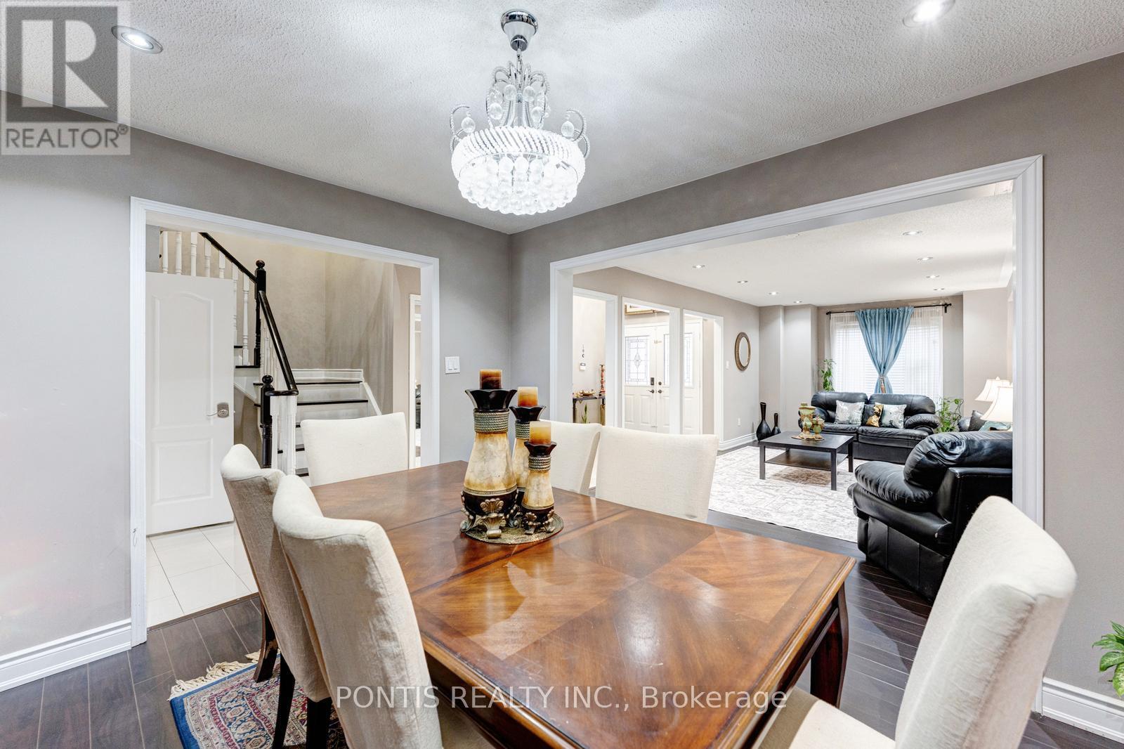 48 Sawston Circle, Brampton, Ontario  L7A 2N7 - Photo 5 - W13055448