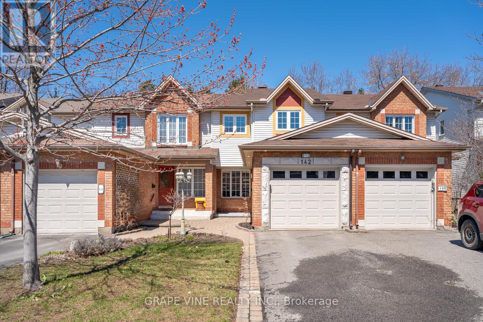 142 COLLEGE CIRCLE, Ottawa, Ontario