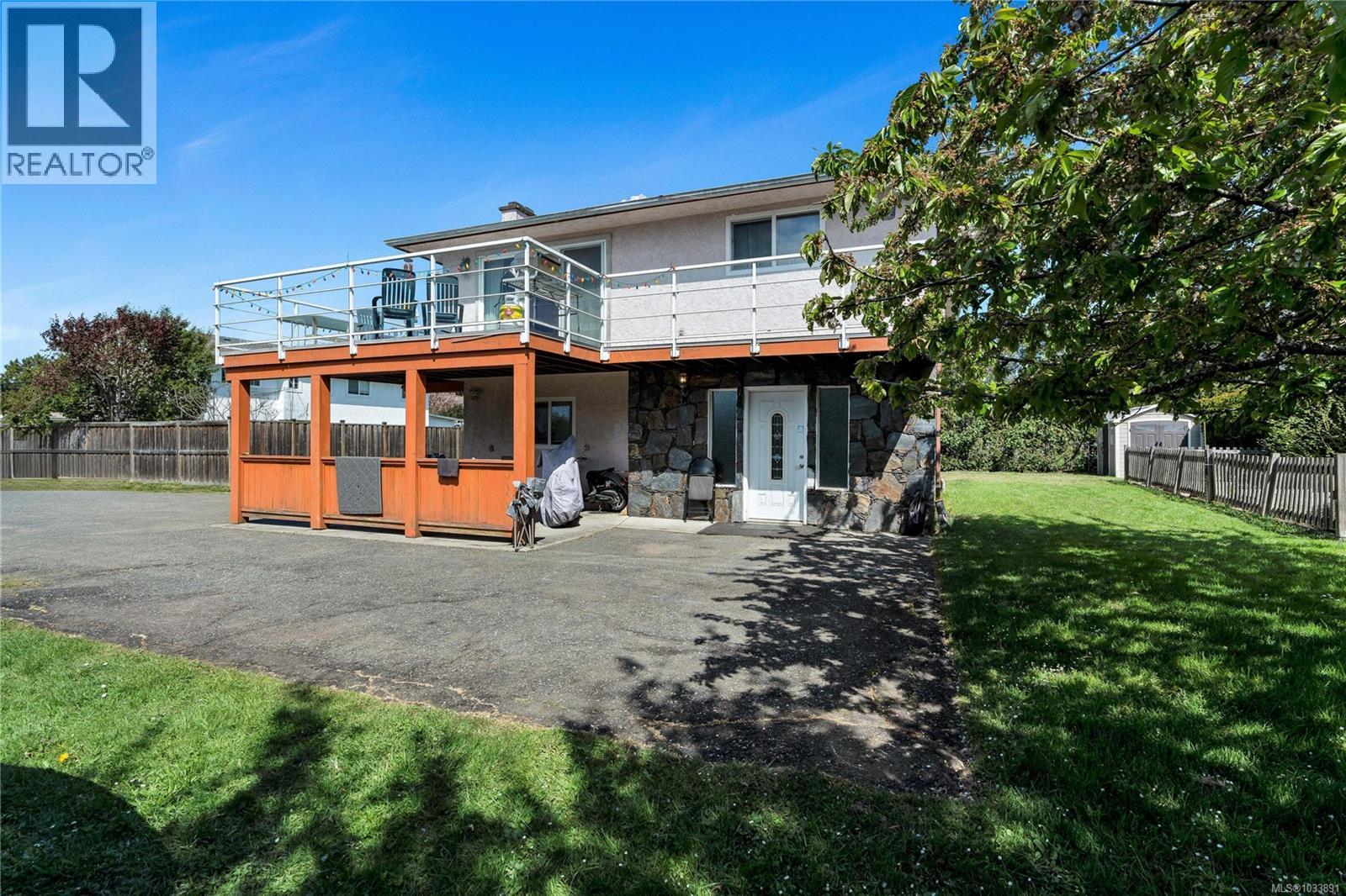 1768 Angola Pl, Saanich, British Columbia  V8N 4S6 - Photo 2 - 1033891