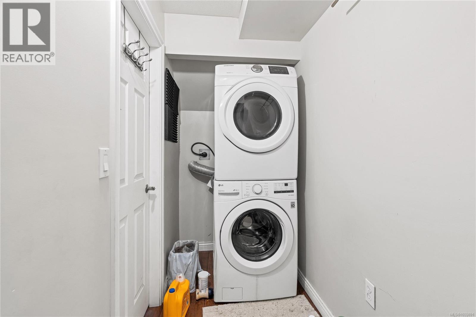 1768 Angola Pl, Saanich, British Columbia  V8N 4S6 - Photo 21 - 1033891