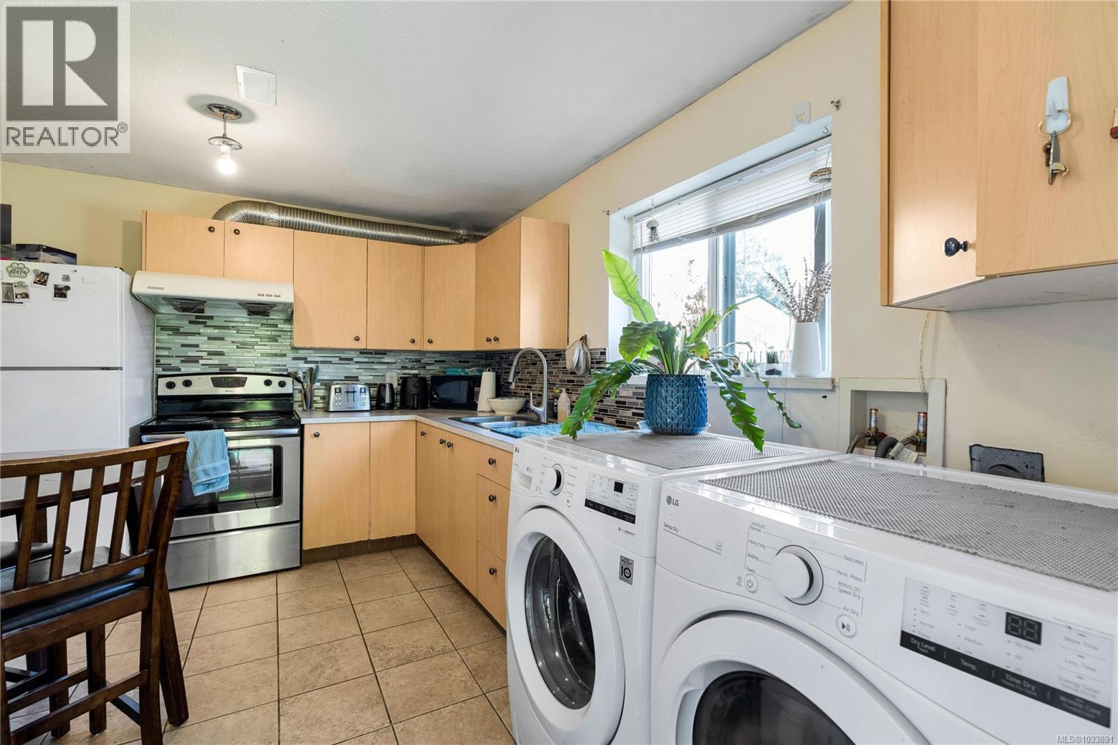 1768 Angola Pl, Saanich, British Columbia  V8N 4S6 - Photo 27 - 1033891