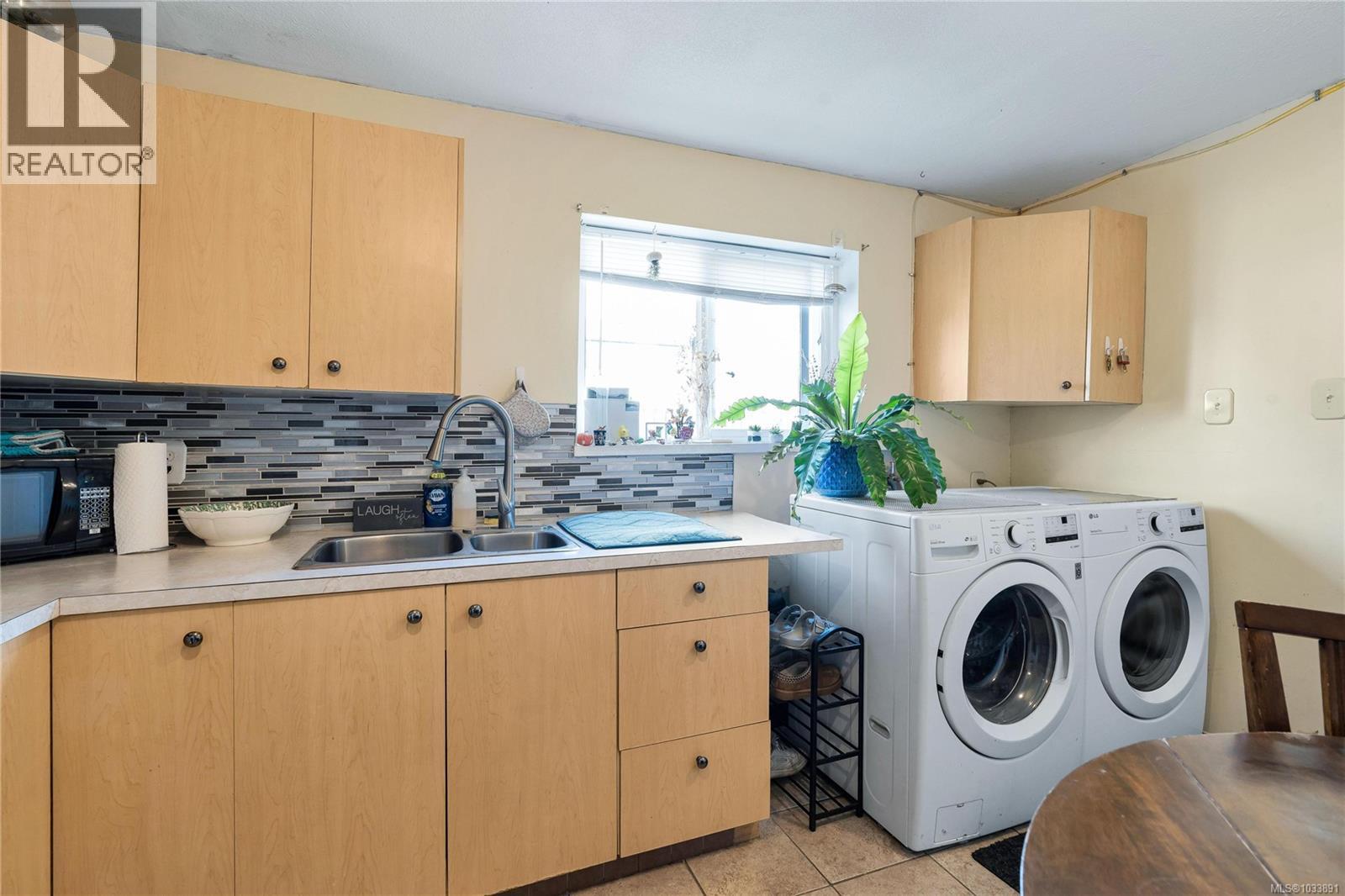 1768 Angola Pl, Saanich, British Columbia  V8N 4S6 - Photo 28 - 1033891