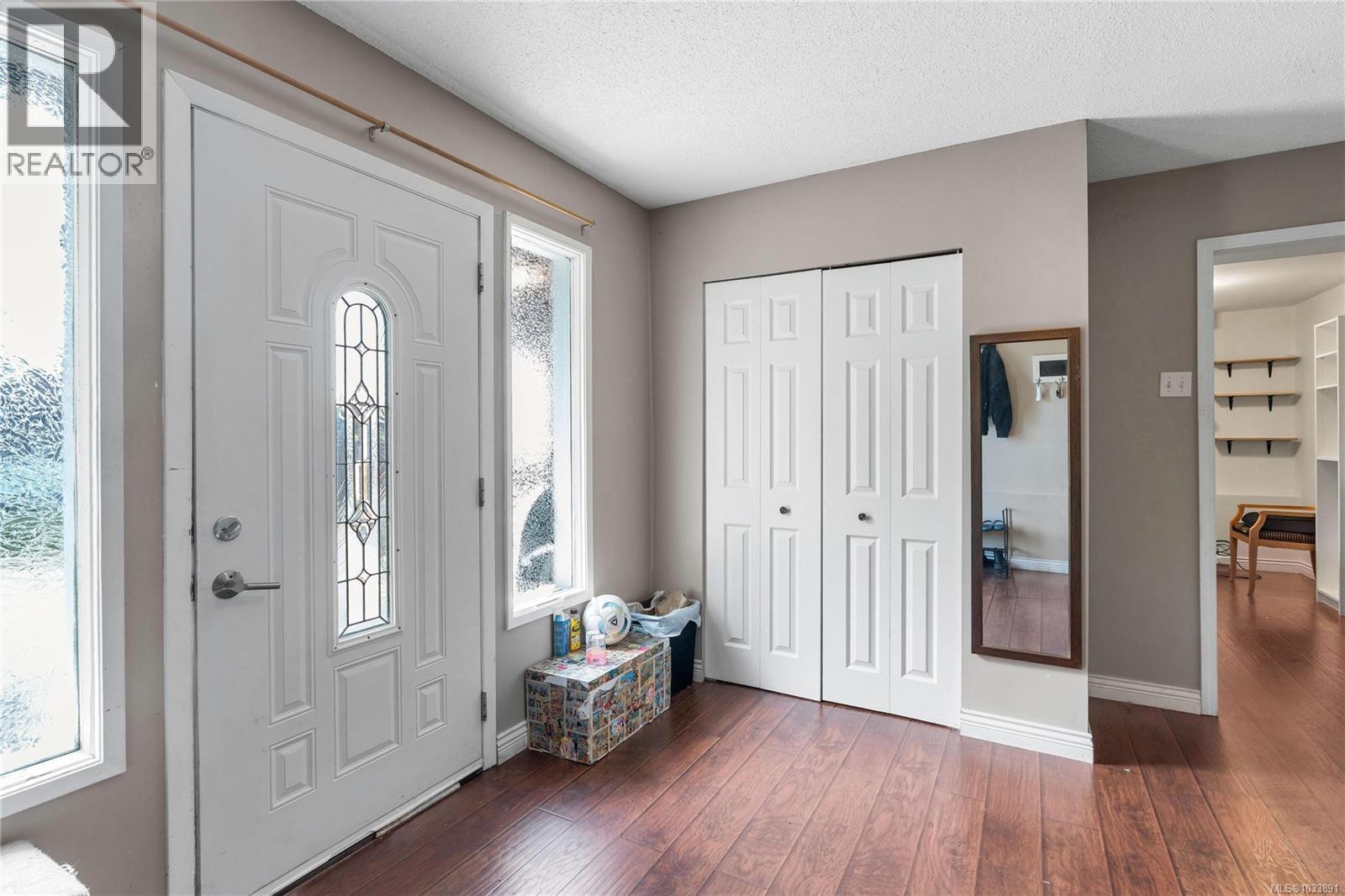 1768 Angola Pl, Saanich, British Columbia  V8N 4S6 - Photo 3 - 1033891