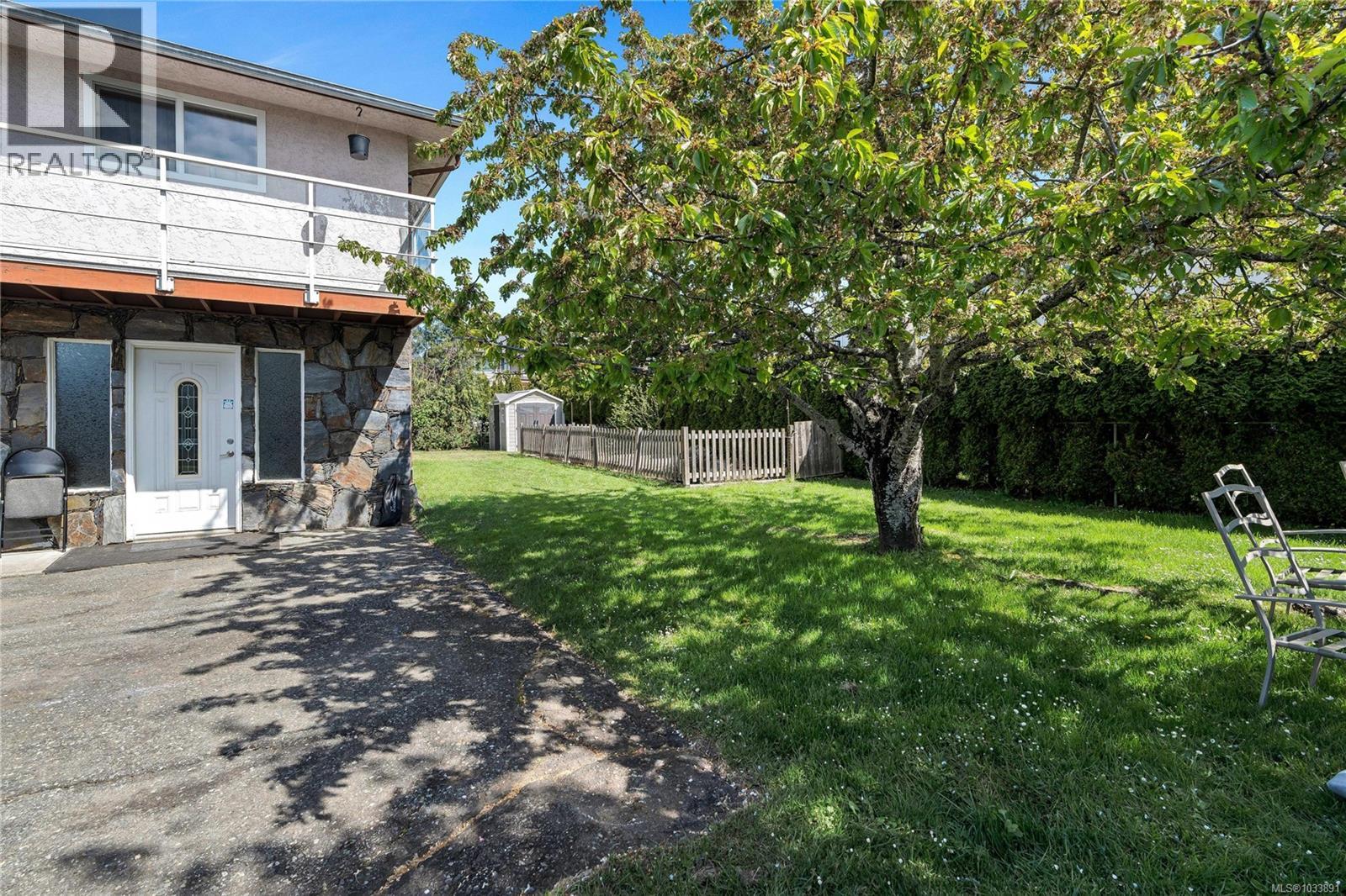 1768 Angola Pl, Saanich, British Columbia  V8N 4S6 - Photo 4 - 1033891
