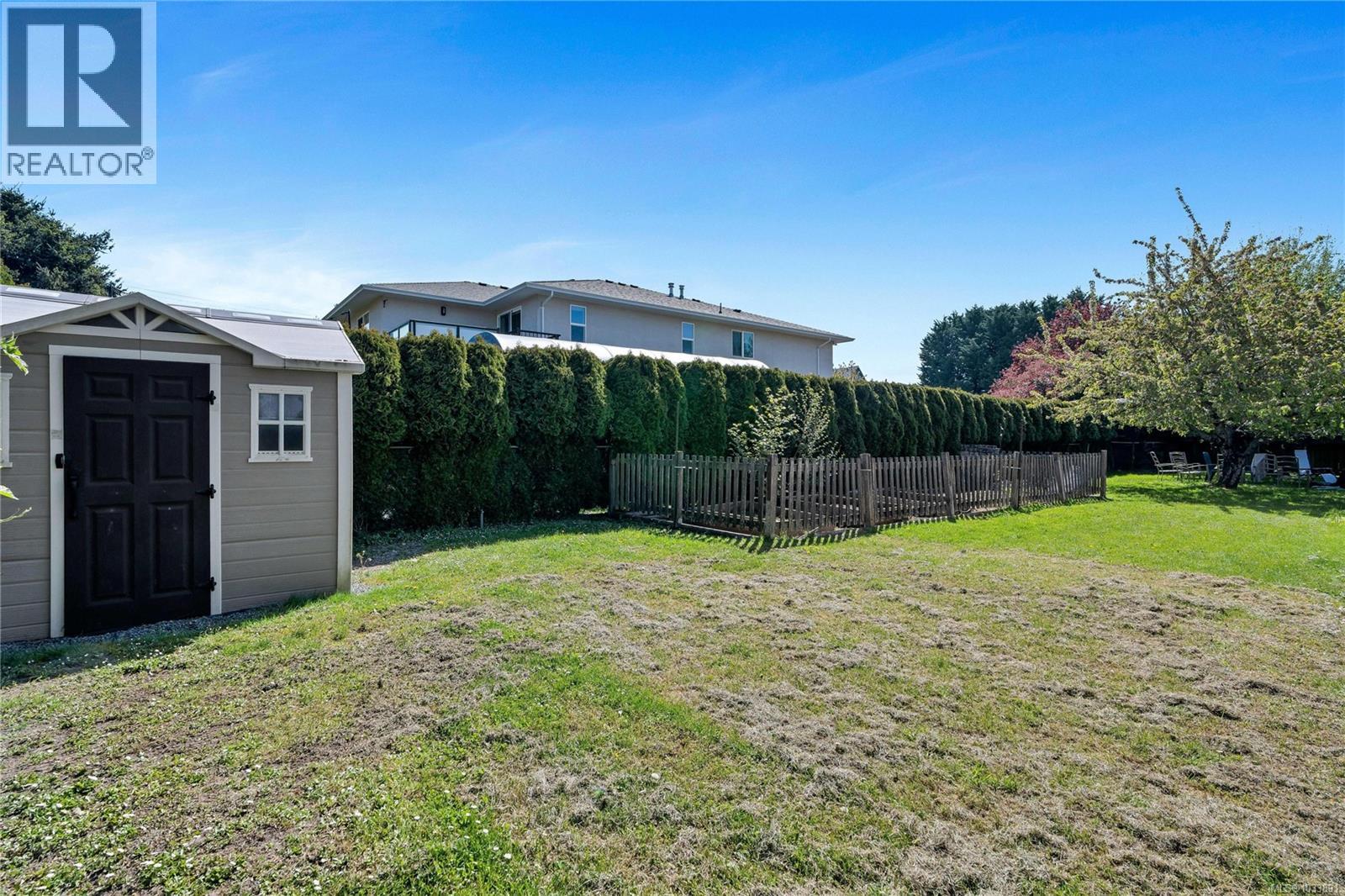 1768 Angola Pl, Saanich, British Columbia  V8N 4S6 - Photo 41 - 1033891