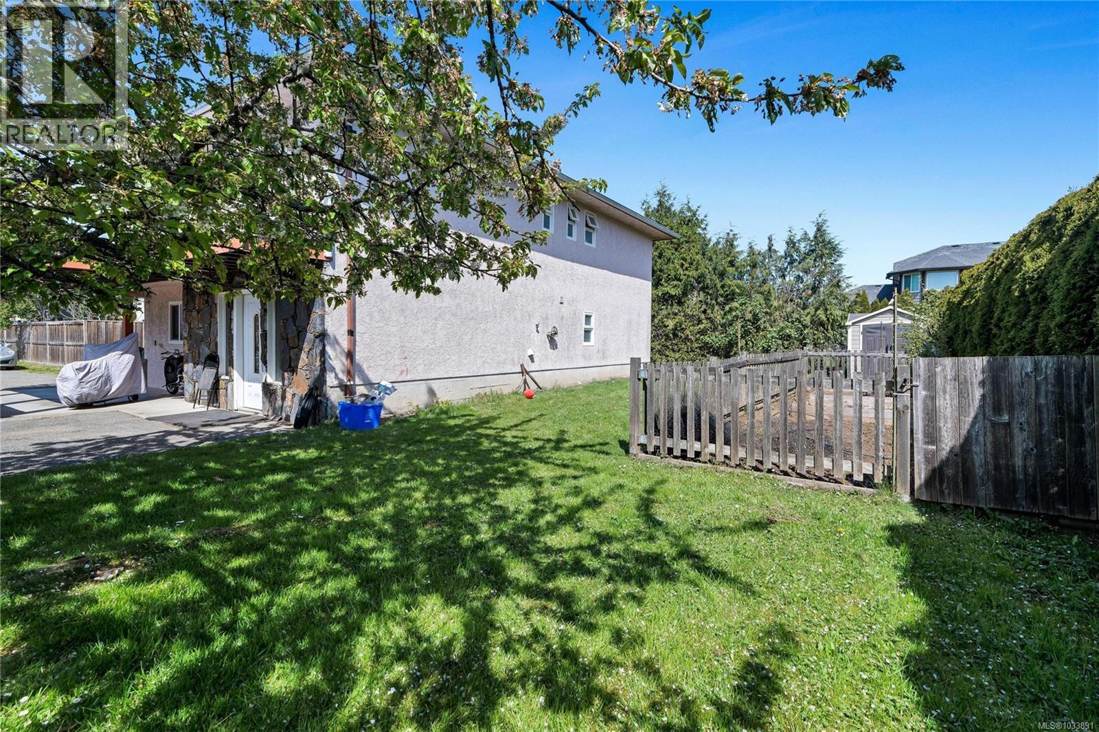 1768 Angola Pl, Saanich, British Columbia  V8N 4S6 - Photo 43 - 1033891