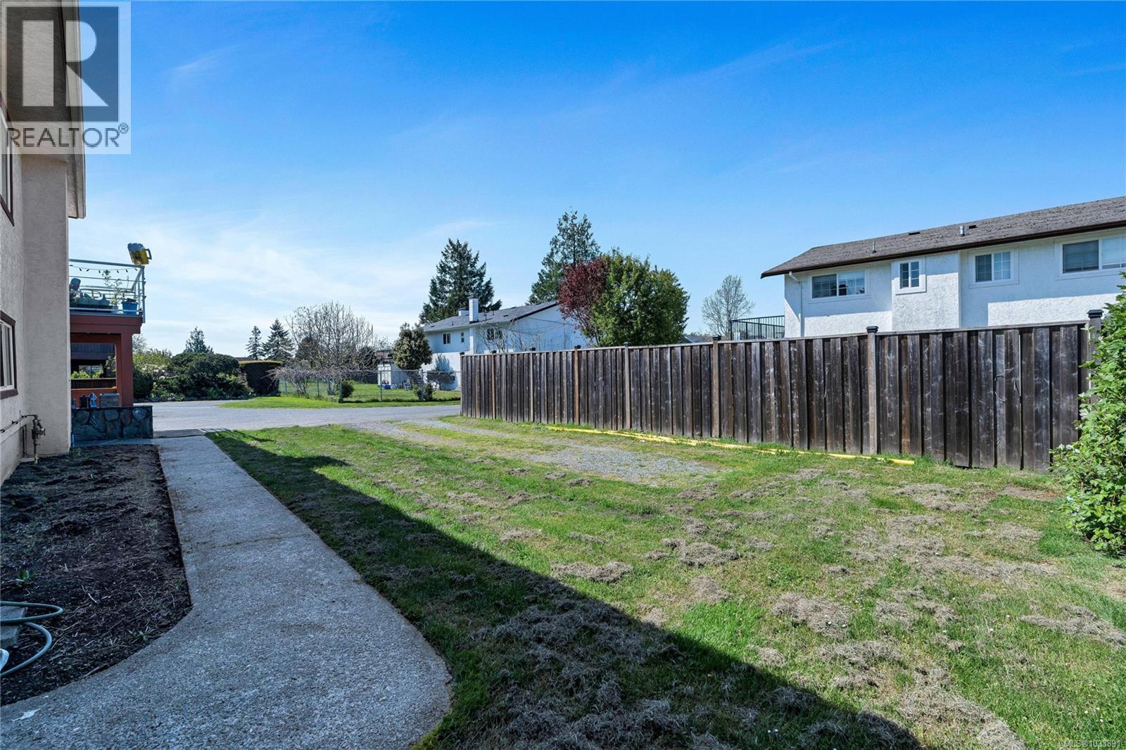 1768 Angola Pl, Saanich, British Columbia  V8N 4S6 - Photo 44 - 1033891