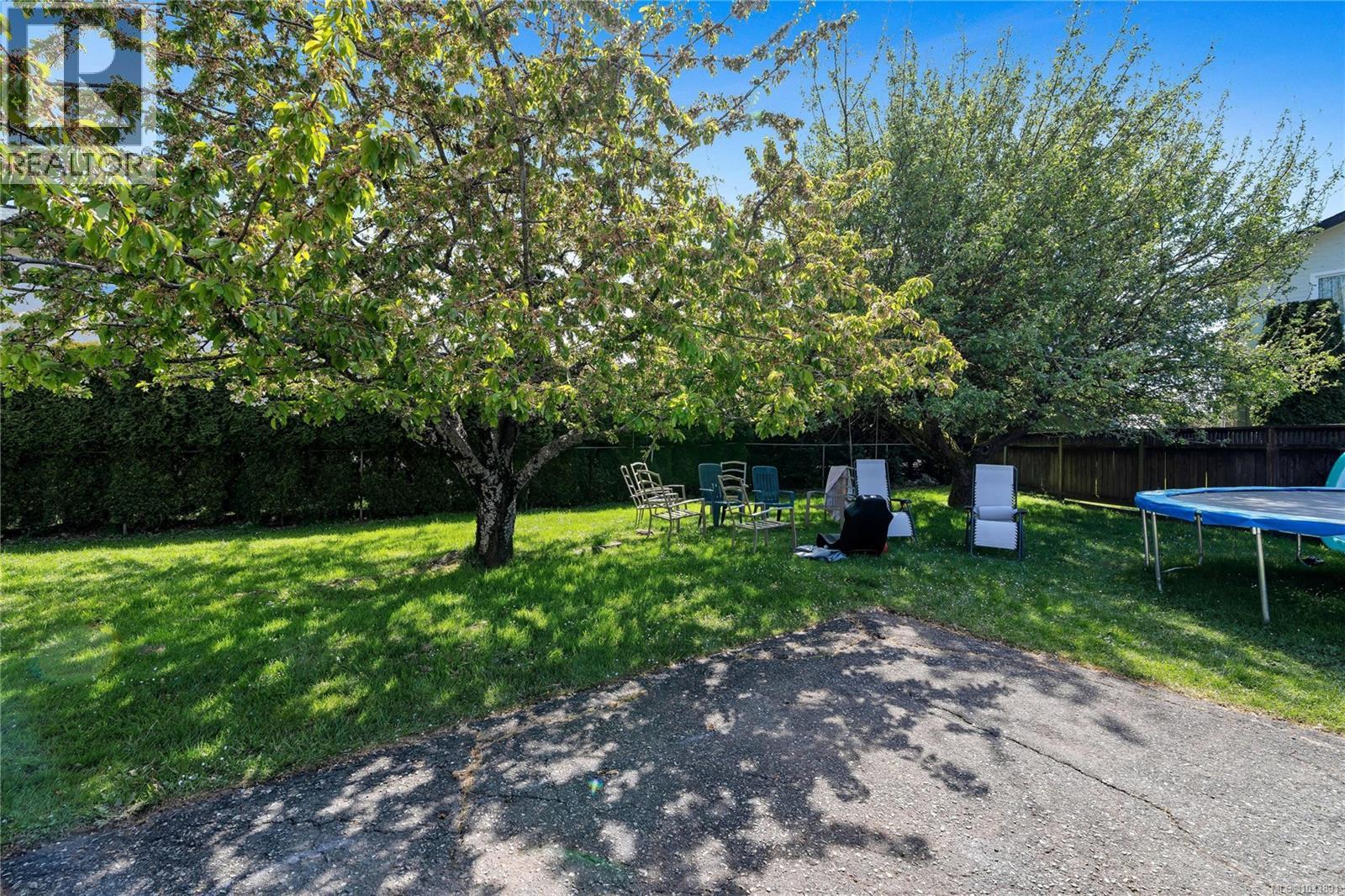 1768 Angola Pl, Saanich, British Columbia  V8N 4S6 - Photo 46 - 1033891