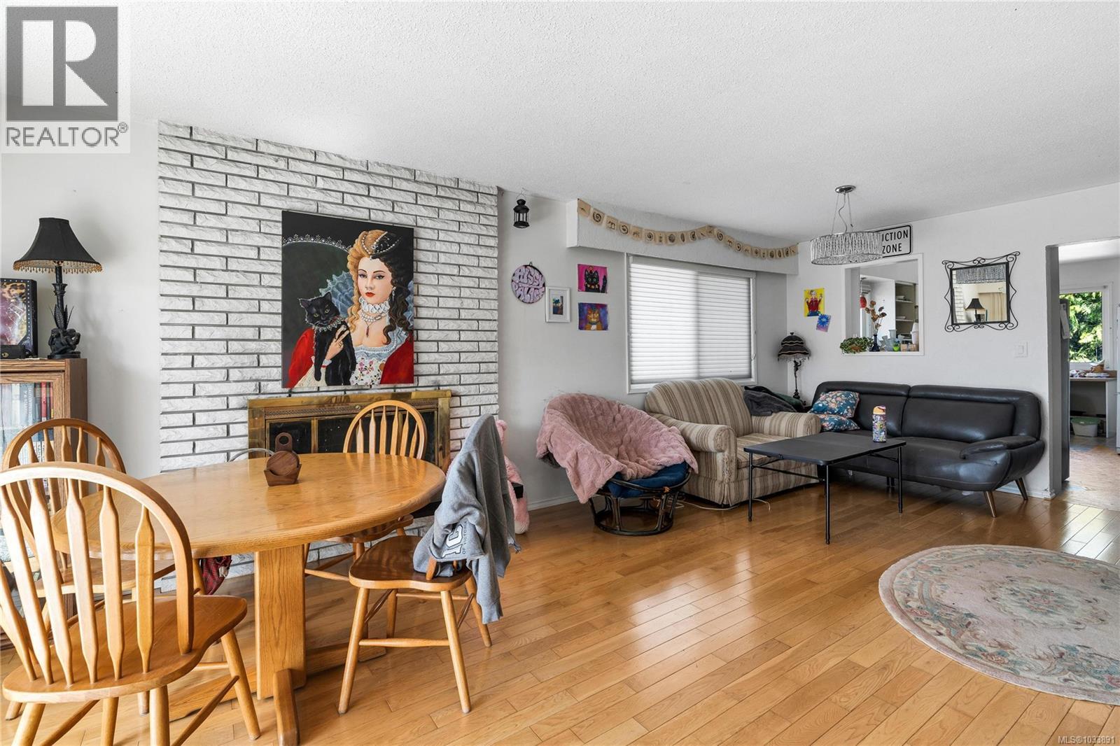 1768 Angola Pl, Saanich, British Columbia  V8N 4S6 - Photo 6 - 1033891