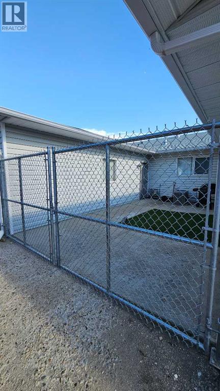 207 Centre Avenue NE, Milk River, Alberta  T0K 1M0 - Photo 2 - A2236730