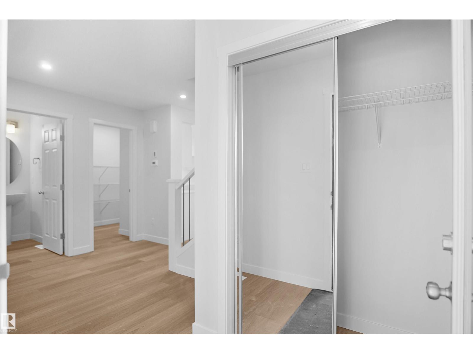 928 15 Av NW, Edmonton, Alberta  T6T 2V2 - Photo 4 - E4473384