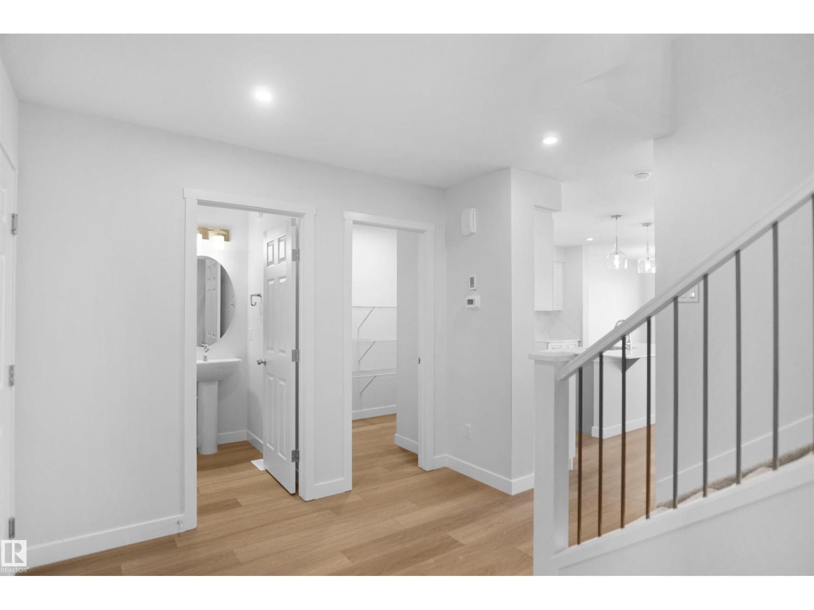 928 15 Av NW, Edmonton, Alberta  T6T 2V2 - Photo 5 - E4473384