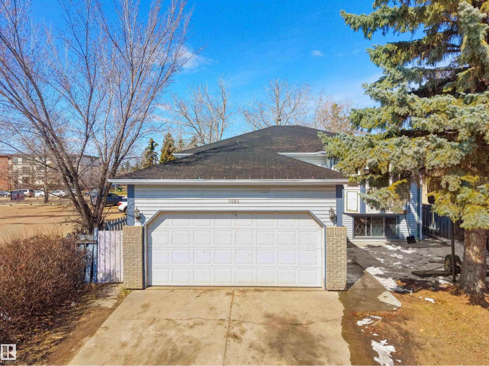 3608 33 AV NW, edmonton, Alberta