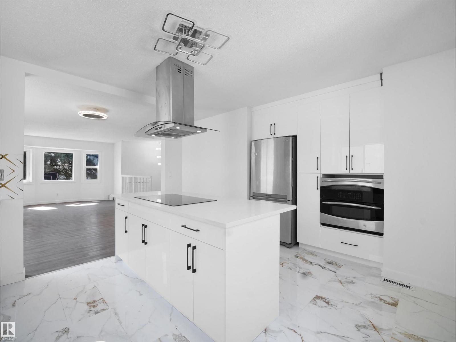 3608 33 Av Nw, Edmonton, Alberta  T6L 5G6 - Photo 2 - E4484618