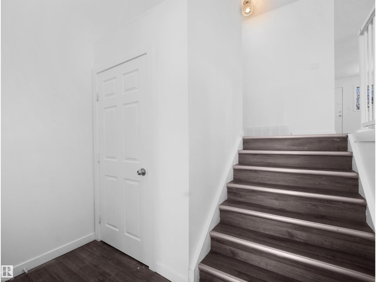 3608 33 Av Nw, Edmonton, Alberta  T6L 5G6 - Photo 4 - E4484618