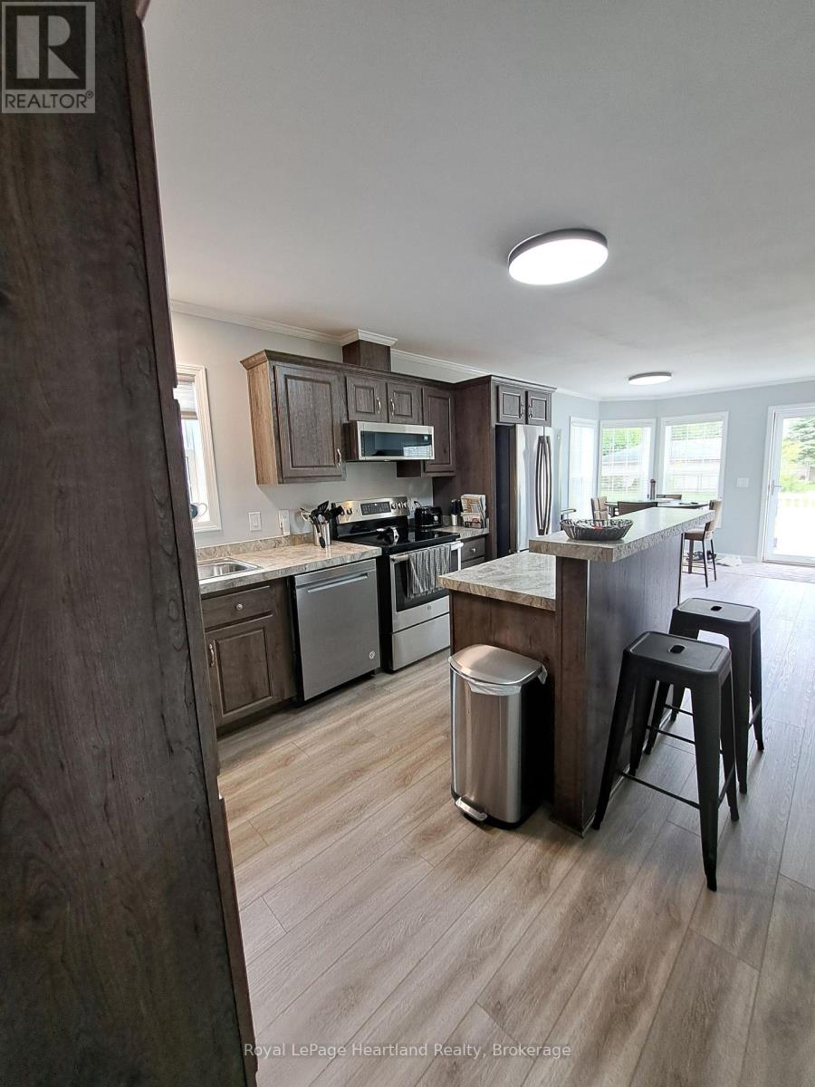 38 Bond Street, Strathroy-Caradoc, Ontario  N7G 0C5 - Photo 4 - X13057828