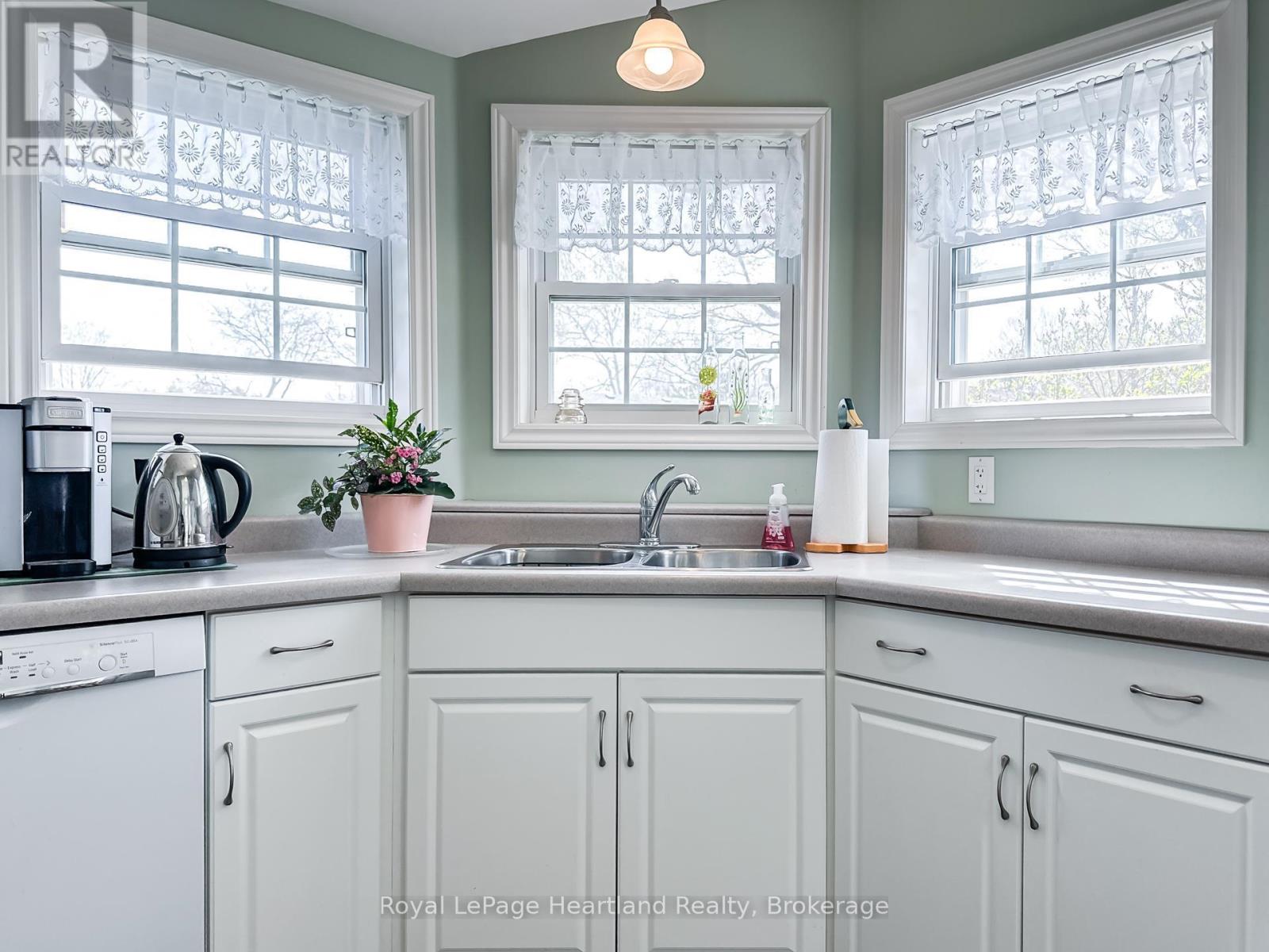 22 Algonquin Lane, Ashfield-Colborne-Wawanosh, Ontario  N7A 3Y3 - Photo 12 - X13057964