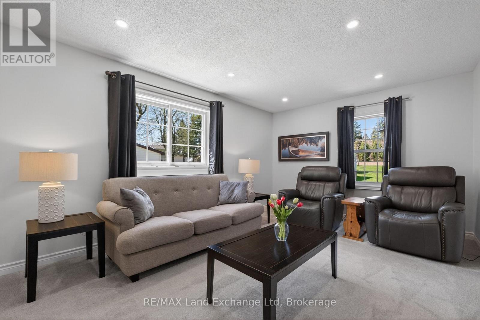 15 Whitechurch Street, Huron-Kinloss, Ontario  N0G 2W0 - Photo 11 - X13057970