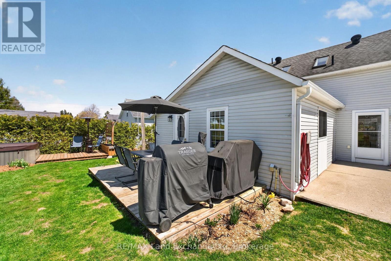 15 Whitechurch Street, Huron-Kinloss, Ontario  N0G 2W0 - Photo 36 - X13057970