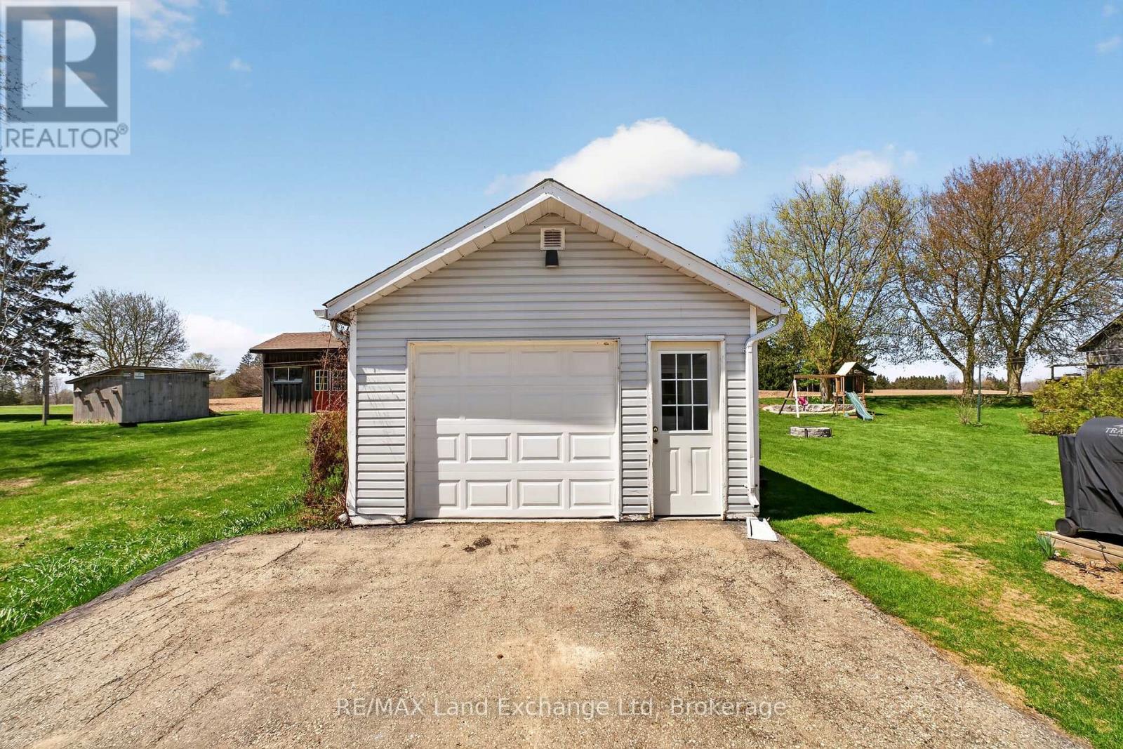 15 Whitechurch Street, Huron-Kinloss, Ontario  N0G 2W0 - Photo 42 - X13057970