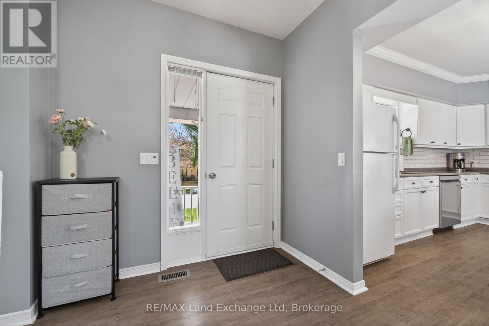 15 Whitechurch Street, Huron-Kinloss, Ontario  N0G 2W0 - Photo 6 - X13057970