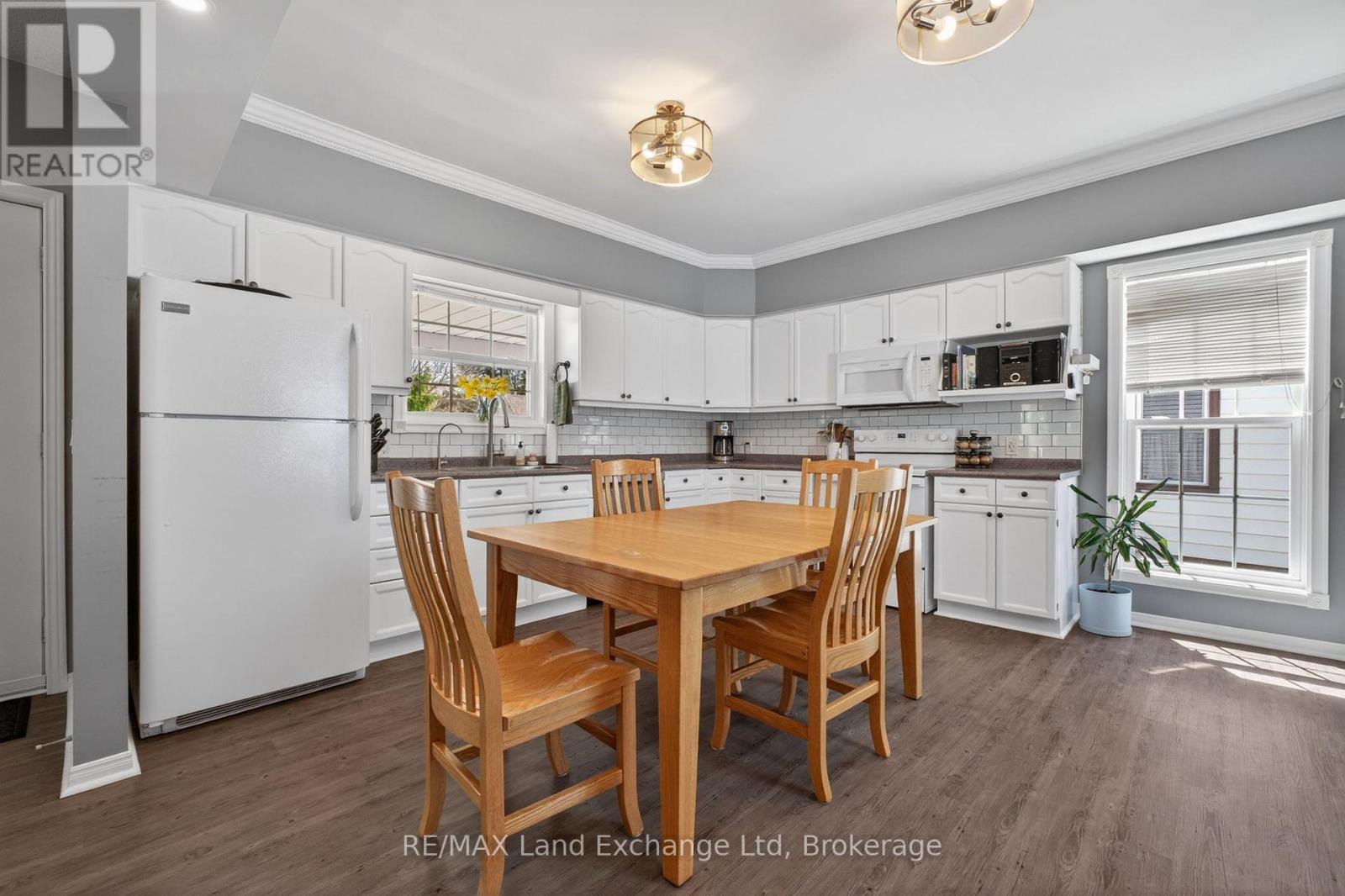 15 Whitechurch Street, Huron-Kinloss, Ontario  N0G 2W0 - Photo 7 - X13057970