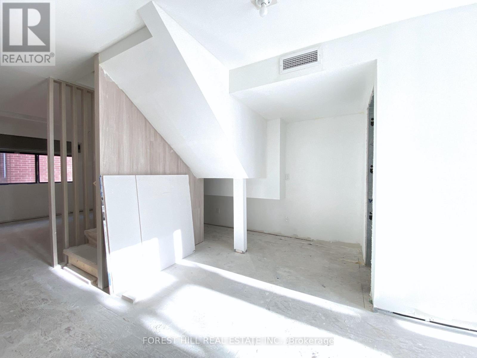 4 - 3429 Yonge Street, Toronto, Ontario  M4N 2N1 - Photo 10 - C13057776