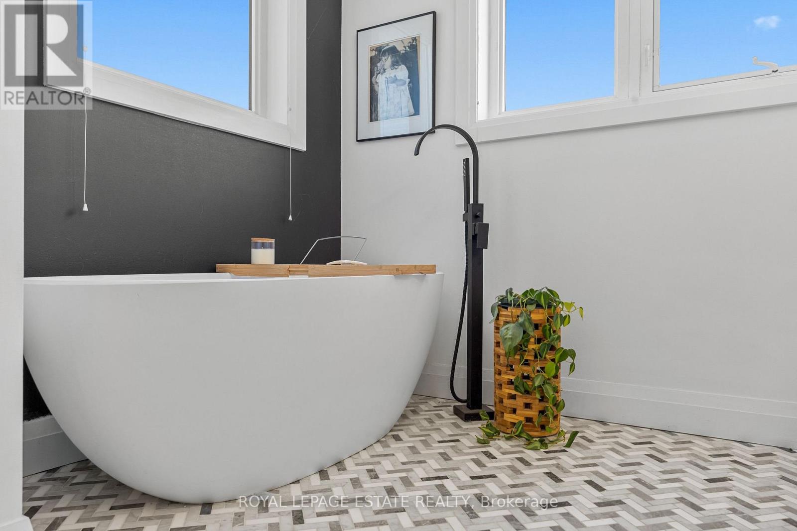 95 Boardwalk Drive, Toronto, Ontario  M4L 3X9 - Photo 25 - E13058070