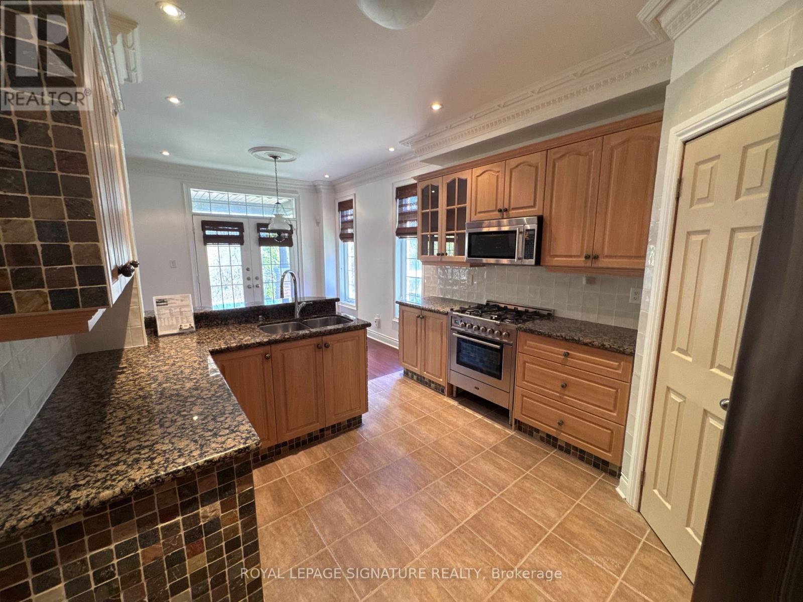 1592 Hallstone Road, Brampton, Ontario  L6Y 5K8 - Photo 14 - W13057342