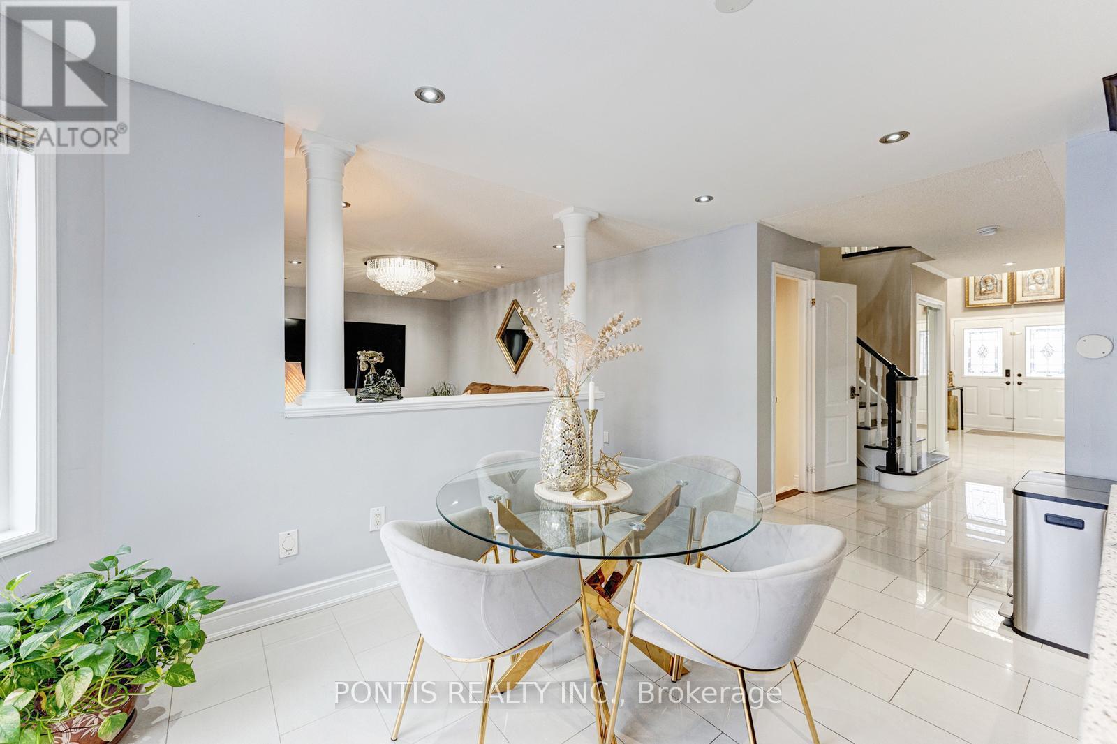 48 Sawston Circle, Brampton, Ontario  L7A 2N7 - Photo 6 - W13055448