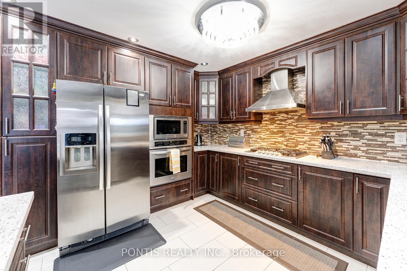 48 Sawston Circle, Brampton, Ontario  L7A 2N7 - Photo 10 - W13055448