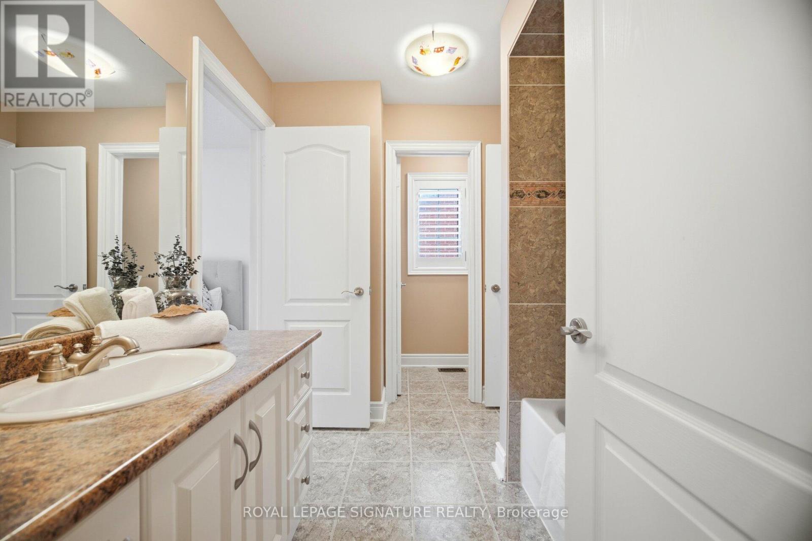 1592 Hallstone Road, Brampton, Ontario  L6Y 5K8 - Photo 34 - W13057342