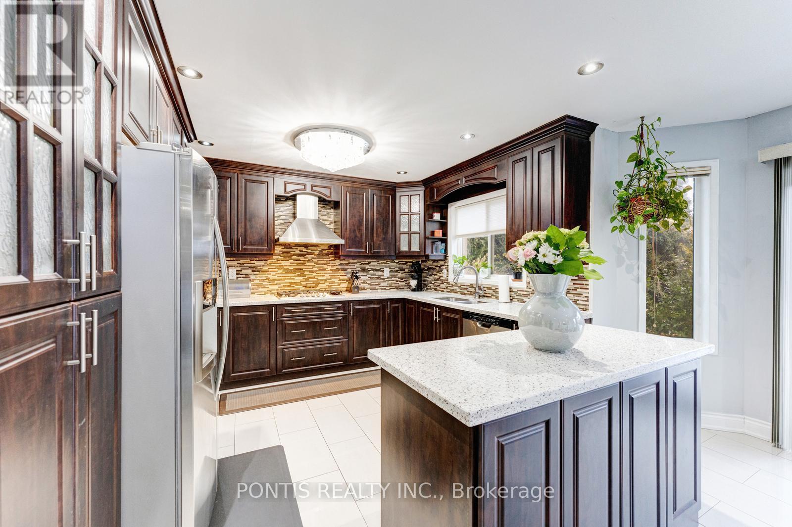 48 Sawston Circle, Brampton, Ontario  L7A 2N7 - Photo 8 - W13055448