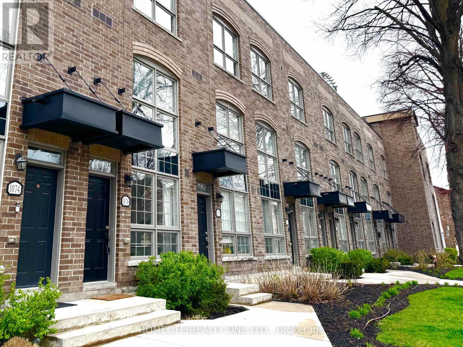 1076 Lansdowne Avenue, Toronto, Ontario  M6H 4H2 - Photo 37 - W13011722