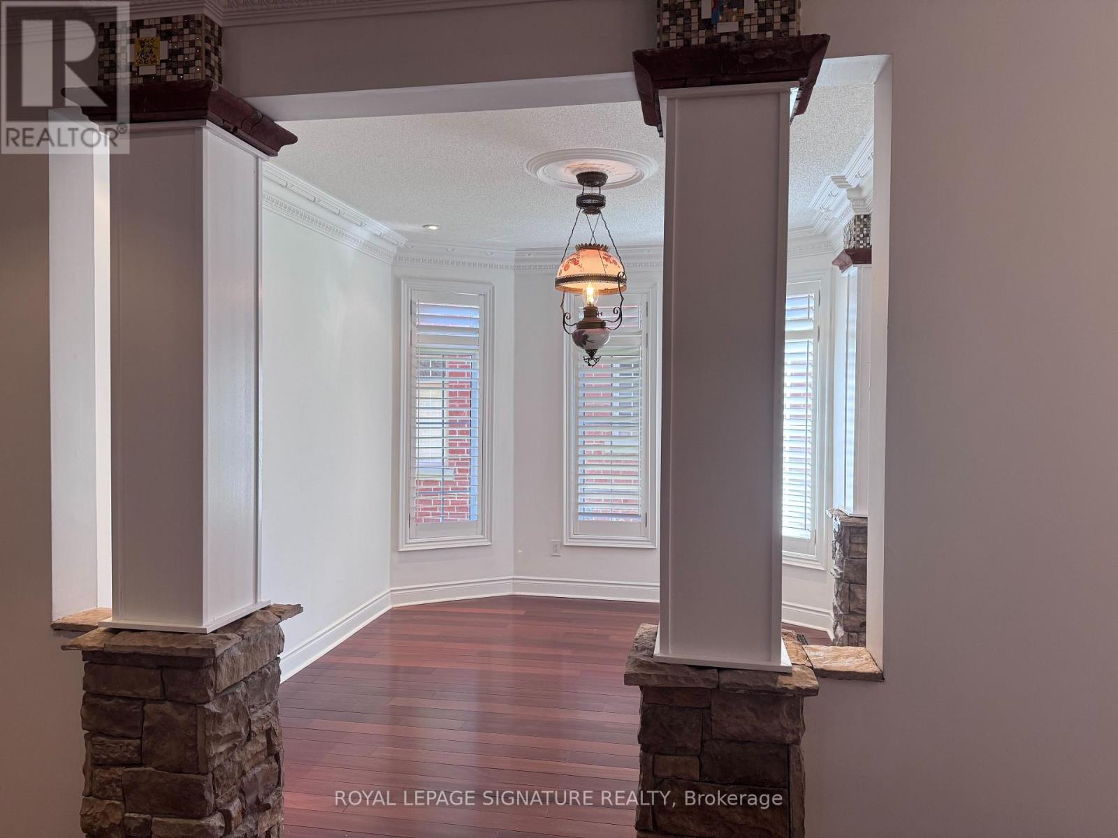 1592 Hallstone Road, Brampton, Ontario  L6Y 5K8 - Photo 8 - W13057342